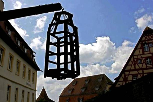 9. pedepse medievale - metode de tortura - sicriul atarnat