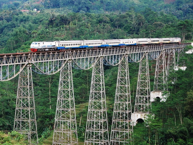 cele mai periculoase căi ferate din lume Calea ferata Argo Gede