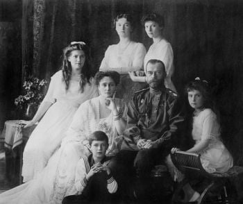 Romanovii: Povestea tragică a ultimei familii regale a Rusiei