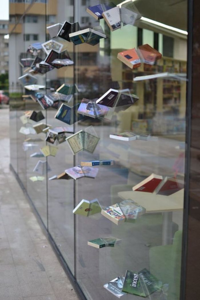 11 design urban fereastra librarie