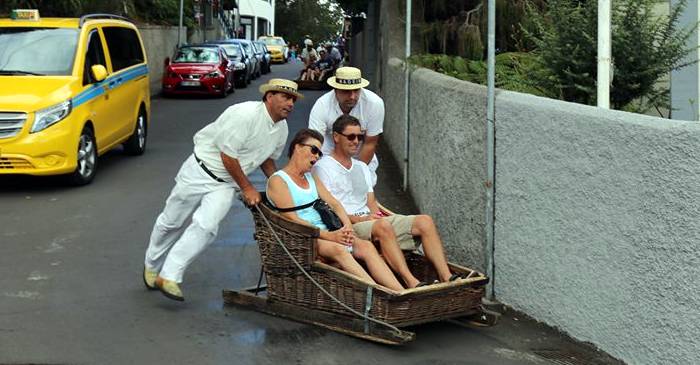 7 cele mai ciudate mijloace de transport în comun din lume FEATURED_compressed