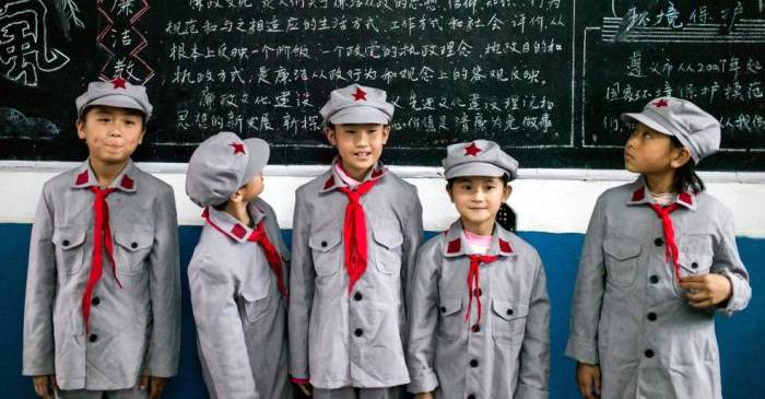 China introduce uniformele cu cipuri și GPS pentru monitorizarea elevilor FEATURED_compressed