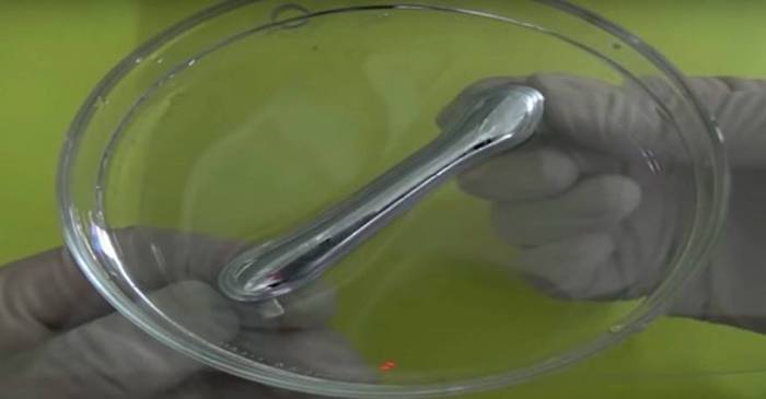 Chinezii au creat un metal lichid foarte maleabil, care amintește de filmul Terminator 2 FEATURED_compressed