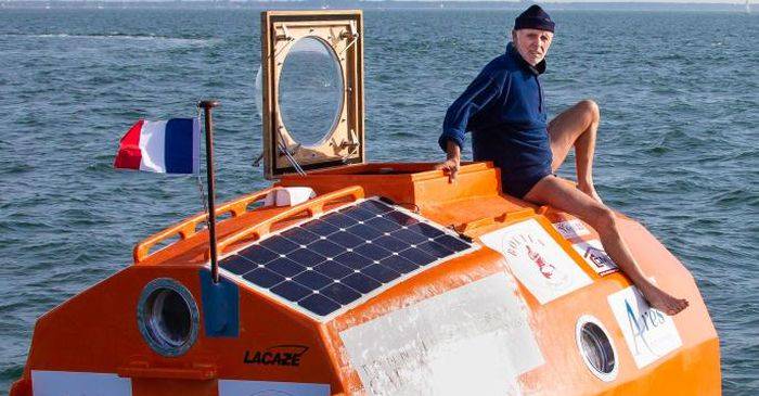 Un pensionar de 72 de ani a traversat Oceanul Atlantic într-un butoi uriaș