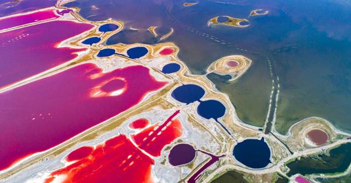 „Marea Moartă” a Chinei - Vara acest lac devine un spectacol de culoare