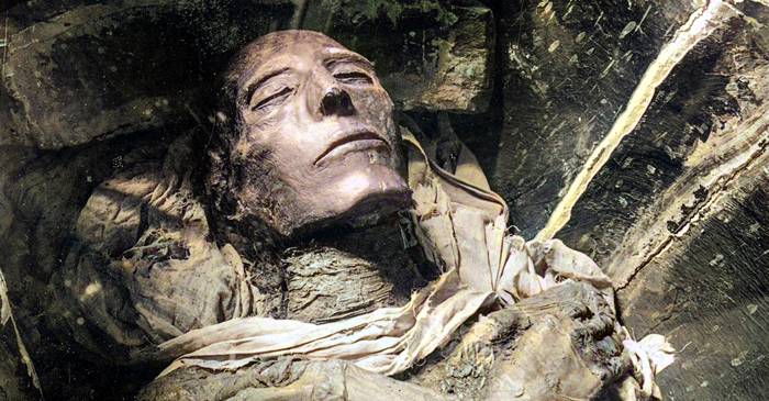 Picturile realizate Caput Mortuum, pigment obținut din praf de cadavru