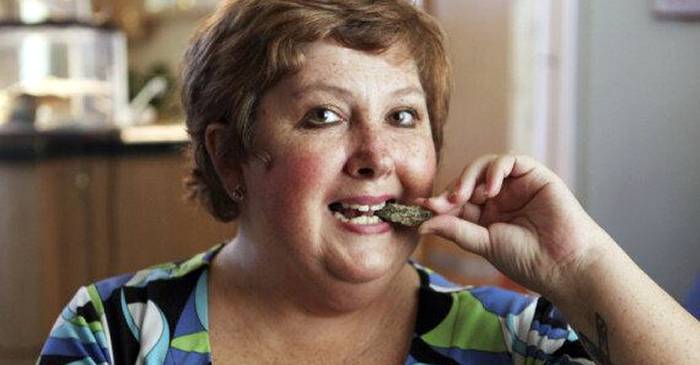 Teresa Widener, femeia care mănâncă 3 kilograme de pietre pe săptămână