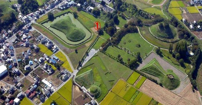 Kofun, enigmaticele morminte japoneze antice în formă de gaură de cheie FEATURED_compressed