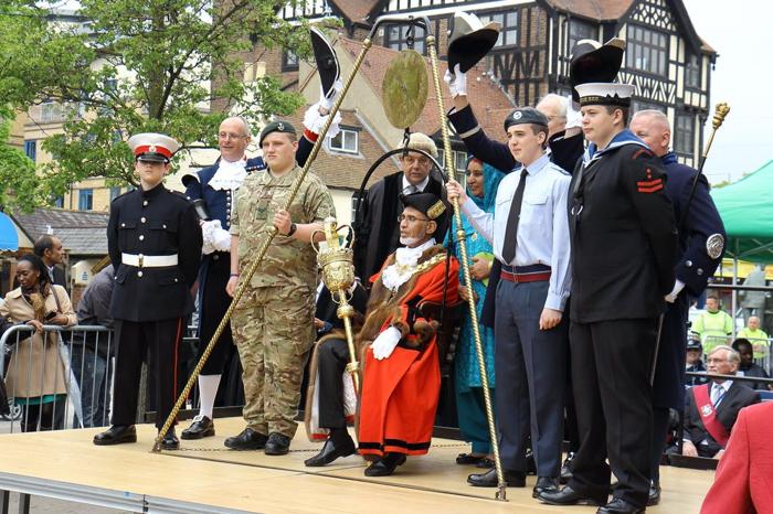 https://incredibilia.ro/wp-content/uploads/2022/05/cantarire-primarul-primarului-din-high-wycombe-0_700x466.jpeg