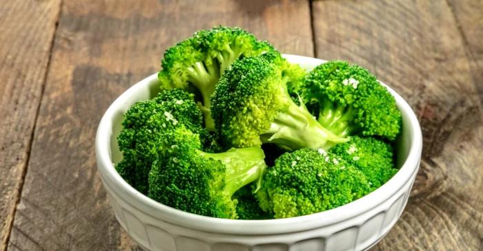 Consumul de broccoli protejează mucoasa intestinală și reduce riscul de boli