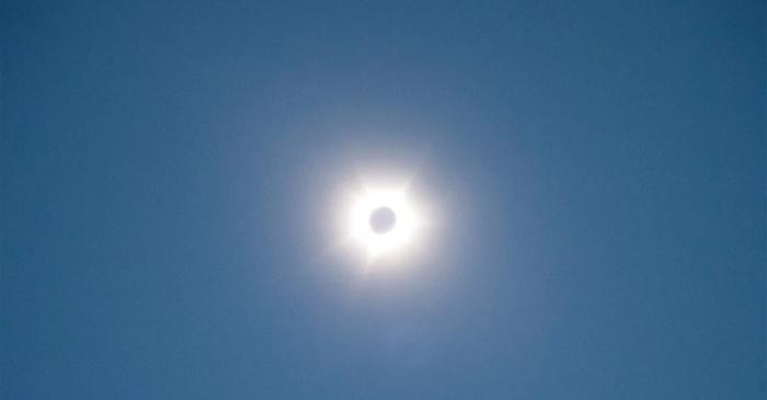 O eclipsă solară totală, vizibilă în nord-vestul Australiei