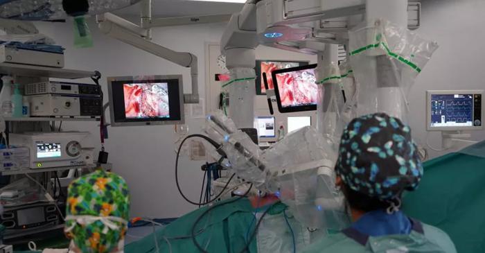 Premieră mondială în știință: un transplant de plămâni a fost făcut cu ajutorul unui robot
