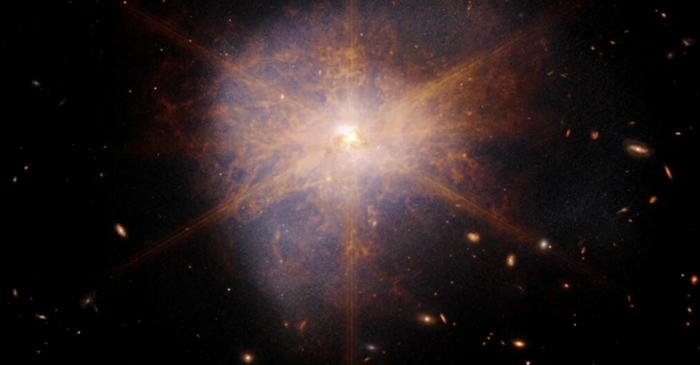 Telescopul James Webb a surprins o fuziune galactică spectaculoasă