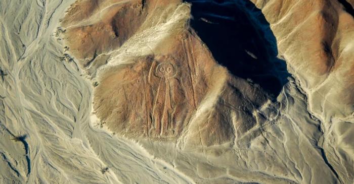 Noi geoglife uriașe Nazca au fost descoperite de AI în deșertul peruan