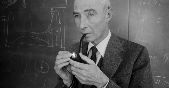 J. Robert Oppenheimer a înăbușit o petiție prin care 70 de cercetători implorau președintele SUA să nu folosească bomba atomică