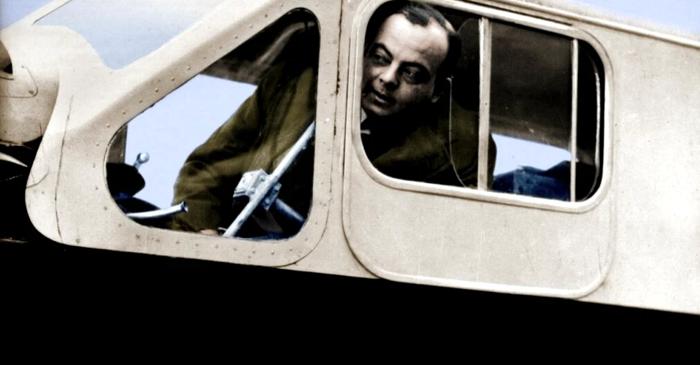 Antoine de Saint-Exupéry, scriitor nonconformist și aviator extraordinar. „Iubește. Probabil că iubirea este procesul prin care ești condus cu blândețe înapoi la tine însuți”