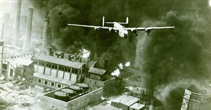 În urmă cu 80 de ani, aviaţia americană suferea o înfrângere de proporţii. Se întâmpla la Ploieşti. Povestea din spatele operaţiunii Tidal Wave