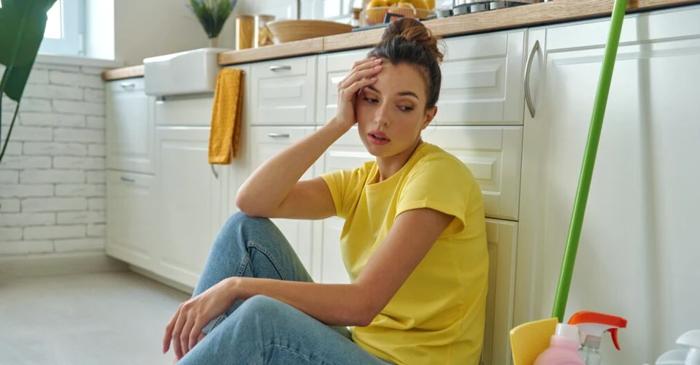 Femeile expuse frecvent la produsele de curățenie au risc mai mare de cancer ovarian