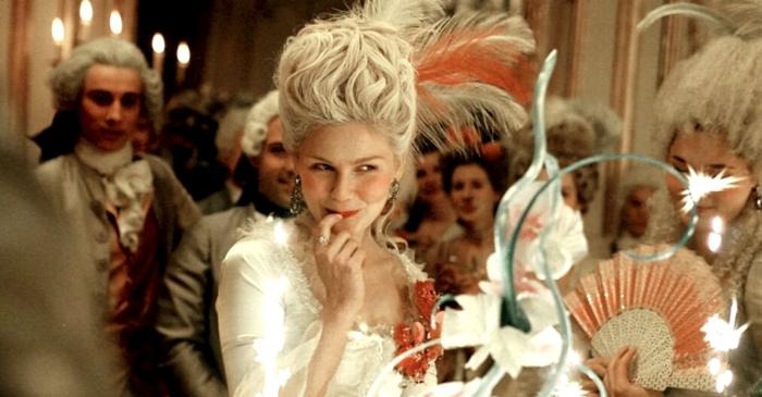 Cum a ajuns REGINA exceselor Maria Antoaneta „flagelul şi vampirul francezilor”