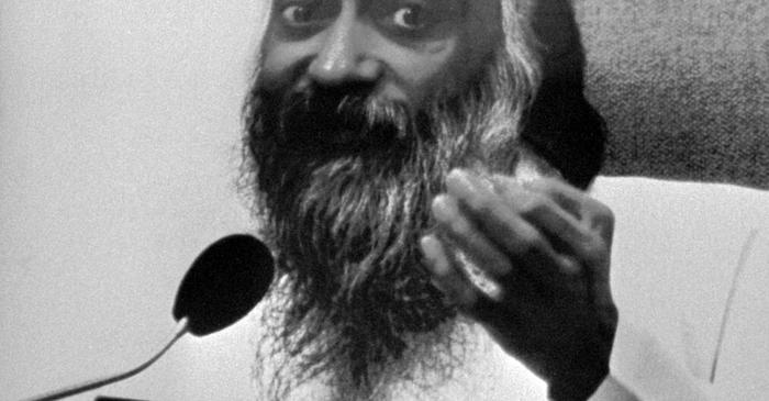 Osho, succesul și eșecul controversatului său cult. Liderul spiritual care a avut probleme cu legea