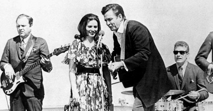 Povestea de dragoste tumultuoasă a lui June Carter Cash: Cum a cucerit inima "Omului în Negru"