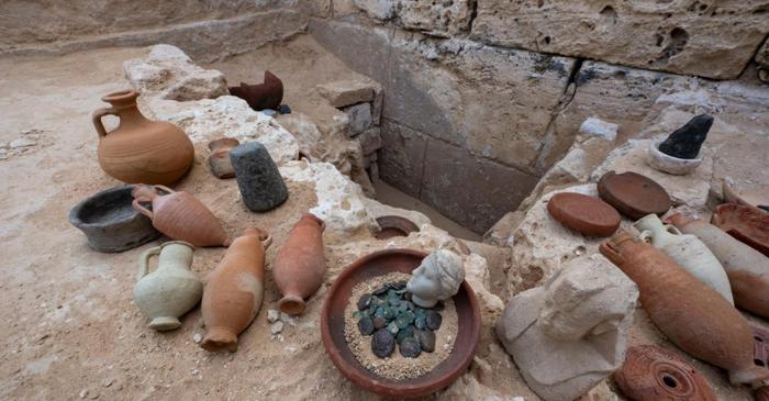 Arheologii au descoperit un posibil bust al Cleopatrei în templul din Taposiris Magna