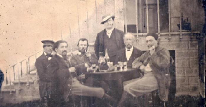 O fotografie rară din 1887 îi surprinde pe Van Gogh și Gauguin într-o cârciumă pariziană