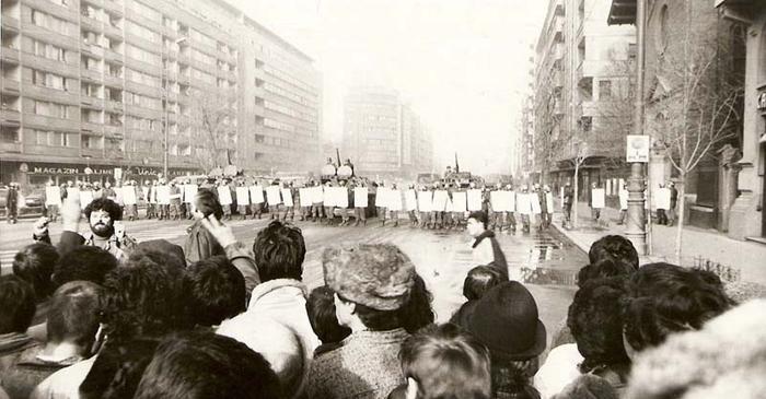 Revoluția începe la București cu protestul din fața CC al PCR