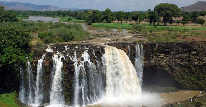 Unde este cascada mai înaltă decât Angel Falls și Victoria Falls?