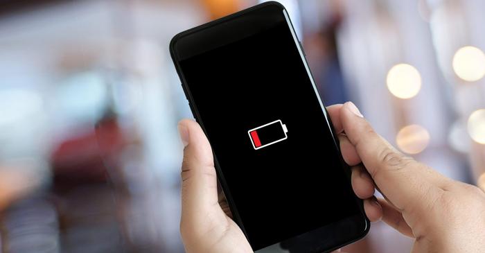 Experții avertizează: încărcarea telefonului la 100% reduce durata de viață a bateriei