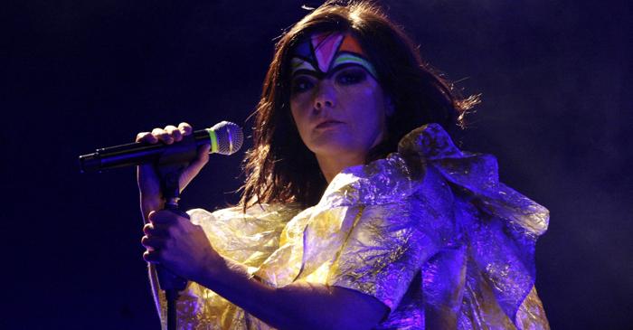 De ce Björk, artista excentrică, nu a câștigat niciodată un Grammy?