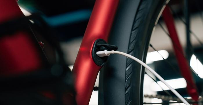 Ampler Nova lansează prima bicicletă electrică din lume cu încărcare prin USB-C