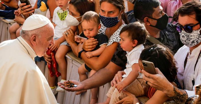 Papa Francisc: De la agent de pază la primul papă sud-american