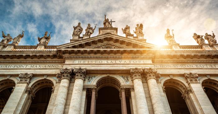Papalitatea: două milenii de putere, schisme și transformări în Biserica Catolică