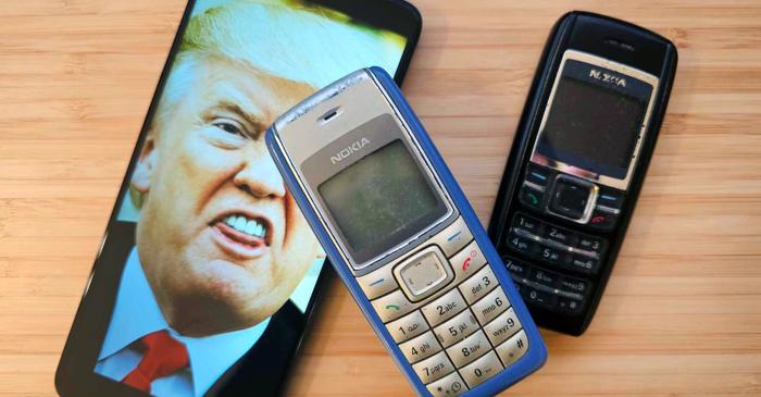Uniunea Europeană avertizează călătorii să evite folosirea smartphone-urilor la granițele SUA