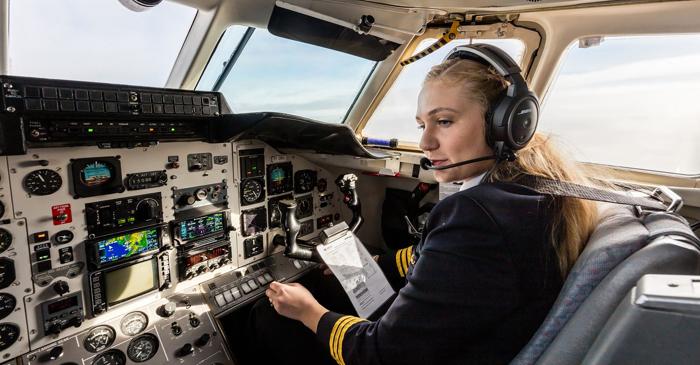 Pilotul Maria Pernia-Digings și lupta sa cu prejudecățile din aviația britanică