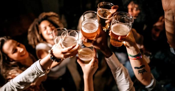 Cum puteți reduce riscurile pentru sănătate când consumați alcool?