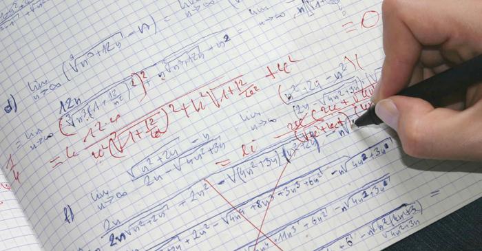 Cum va schimba inteligența artificială rolul profesorilor din Anglia?