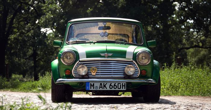 Mini Cooper: O poveste de șase decenii a ingeniozității britanice pe patru roți