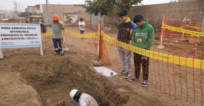 Muncitorii din Lima au descoperit un mormânt pre-incaș vechi de 1.000 de ani