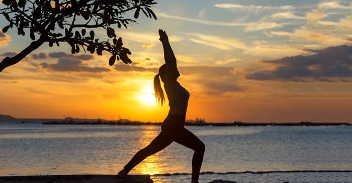 Yoga intensă, mai eficientă decât alte exerciții pentru îmbunătățirea somnului