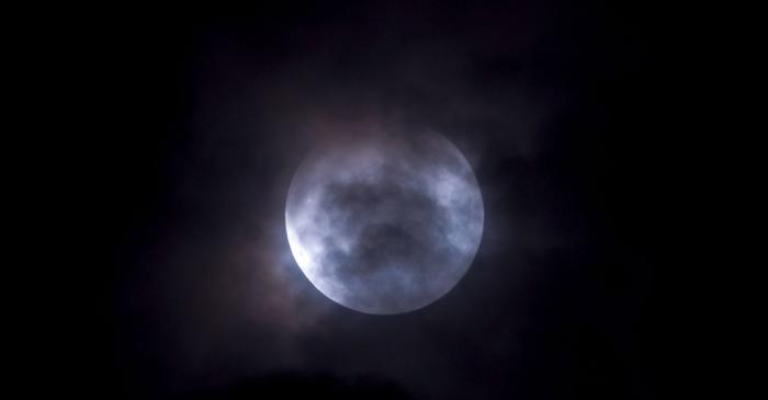 De ce era Luna considerată atât o binecuvântare, cât și o amenințare în Evul Mediu?