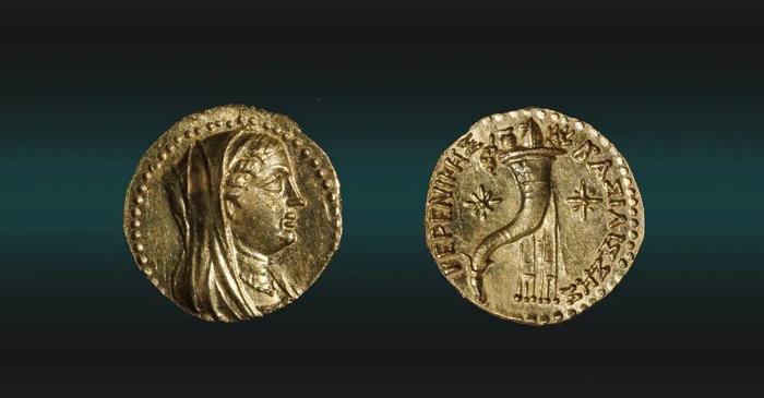 O monedă de aur veche de 2.270 de ani cu regina Berenice II a fost descoperită la Ierusalim