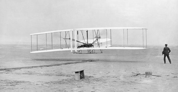 Un ziar american a prezis că omul va zbura peste un milion de ani cu 69 de zile înainte de primul avion
