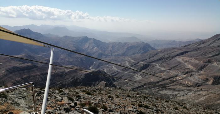 Cea mai lungă tiroliană din lume te propulsează cu 160 km/h deasupra unui canion din Ras al Khaimah