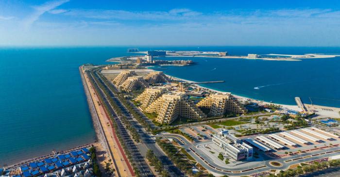 Un emirat de lângă Dubai redefinește turismul de lux prin artă și arhitectură îndrăzneață