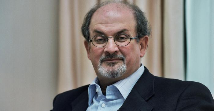 Un roman de Salman Rushdie a declanșat cea mai mare criză literară din epoca modernă