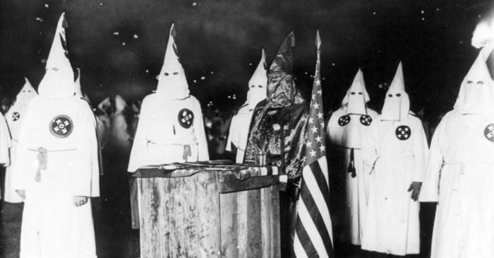 Cum a supraviețuit Ku Klux Klan-ul până în zilele noastre?