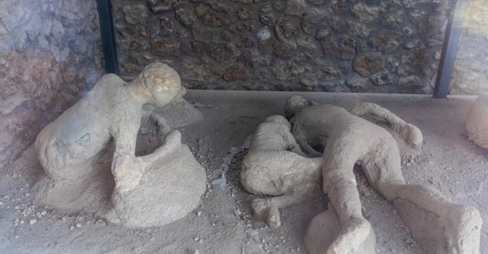 Hainele groase de lână ale victimelor din Pompeii pun la îndoială data tradițională a erupției