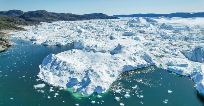 Structura termică sub Groenlanda dezvăluie istoria geologică și viitorul calotei glaciare